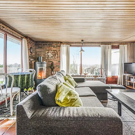 Awesome In With Kitchen Holiday home